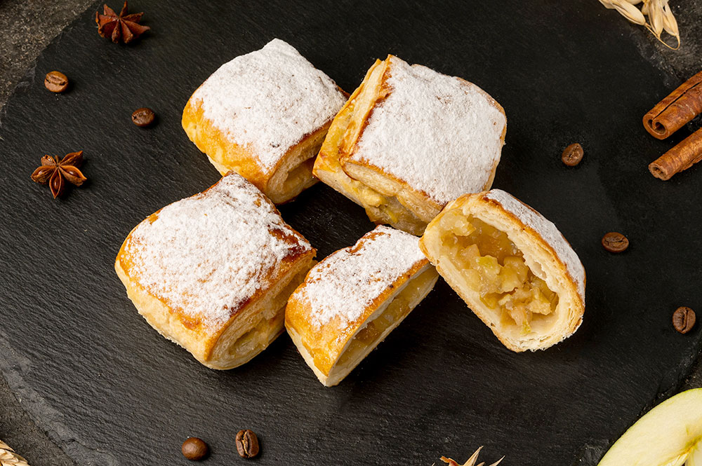 Слойка з яблуком