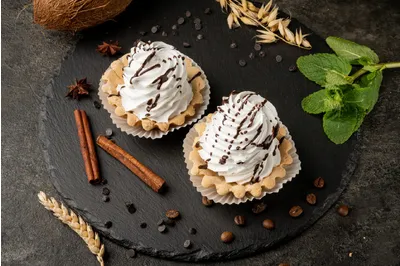 Тістечко Кошик з білковим кремом