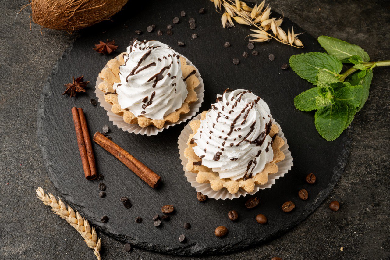 Тістечко Кошик з білковим кремом